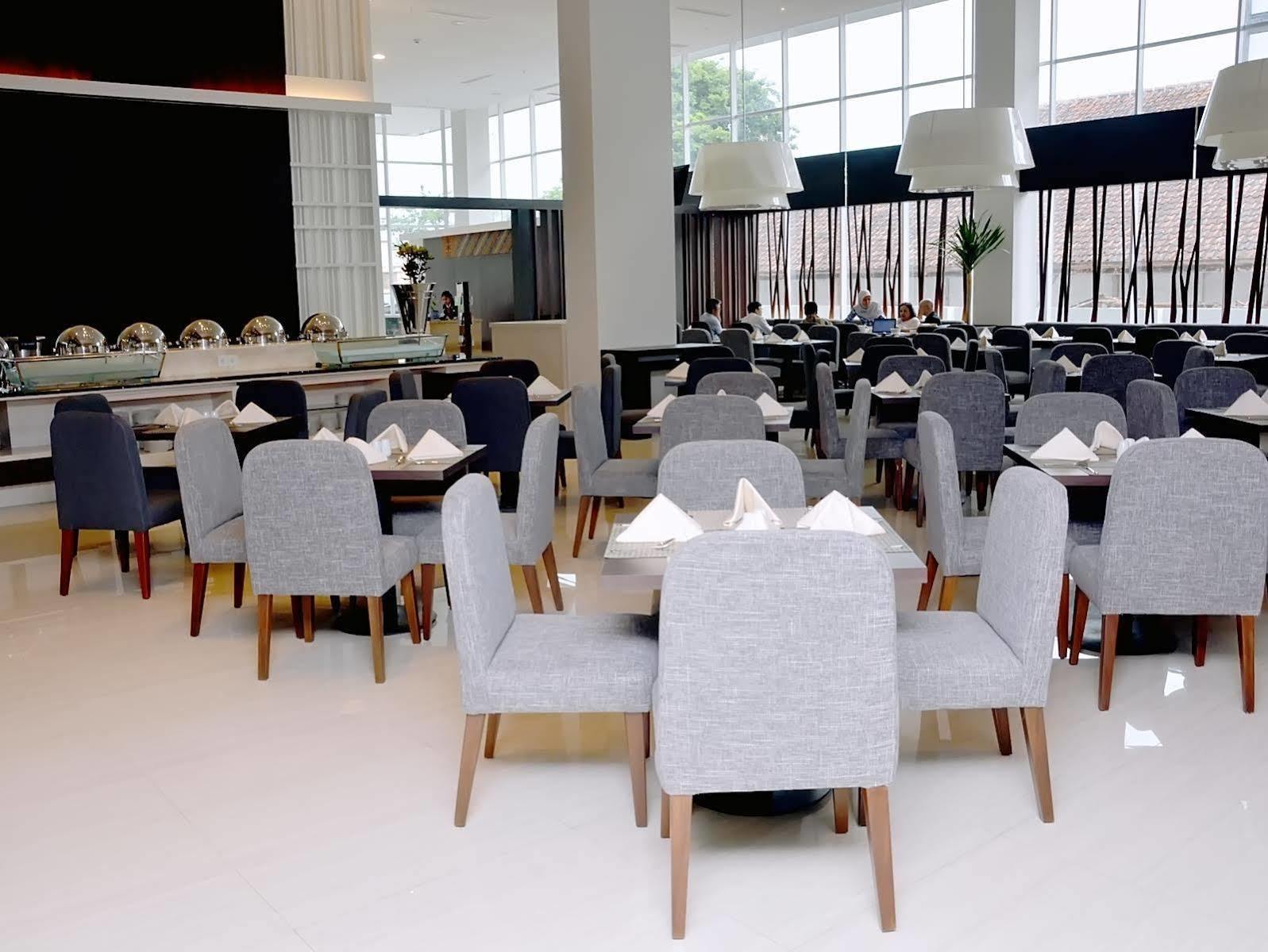 Hotel Santika Pekalongan Exteriér fotografie